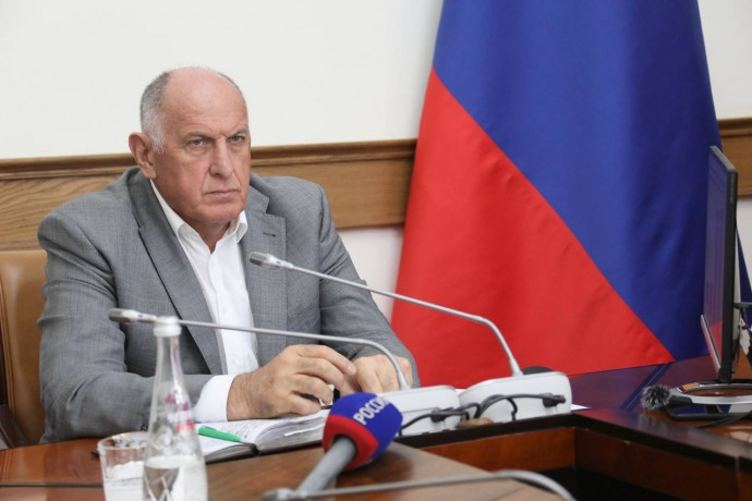 Абдулмуслим Абдулмуслимов провел совещание по вопросам обязательного маркирования и учета сельхозживотных
