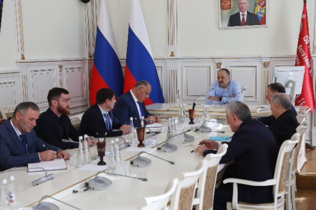 Сергей Меликов провел совещание с руководителями органов власти Дагестана