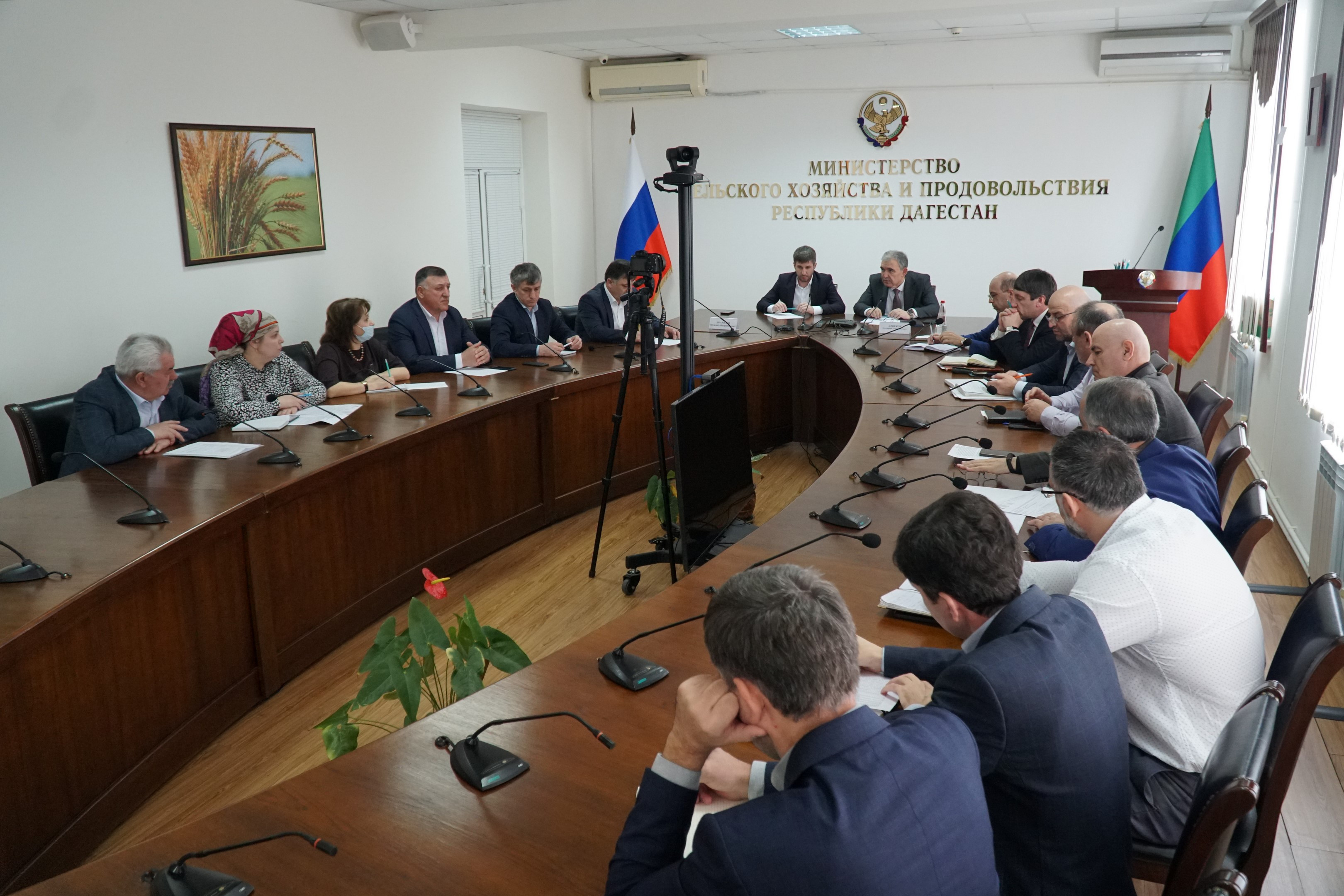 На встрече Мухтарбия Аджекова с руководством Тарумовского района обсудили меры государственной поддержки АПК