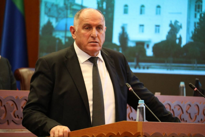 Абдулмуслим Абдулмуслимов выступил перед депутатами Народного Собрания Дагестана с отчетом о деятельности Правительства РД за 2023 год