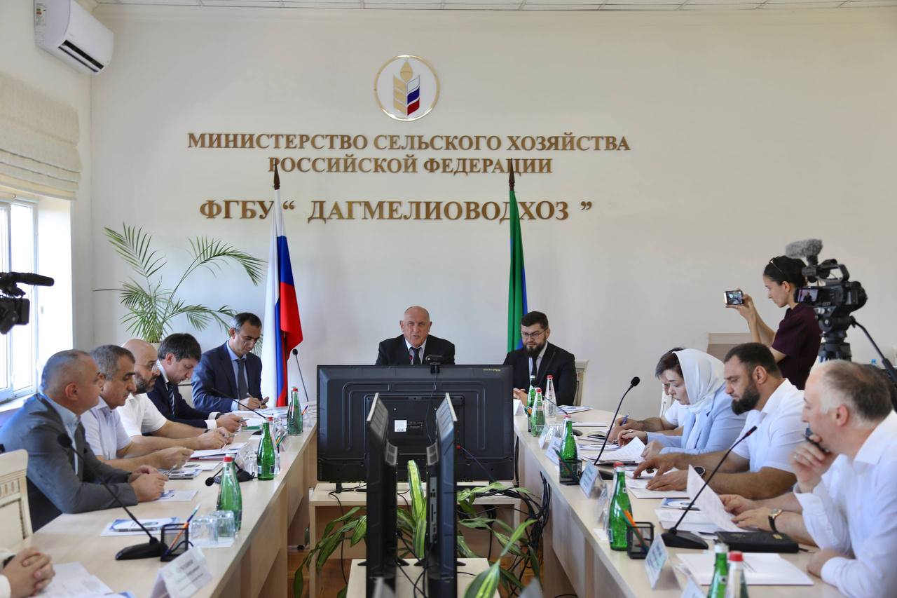 Абдулмуслим Абдулмуслимов провел совещание по вопросу сохранения в обороте сельхозугодий