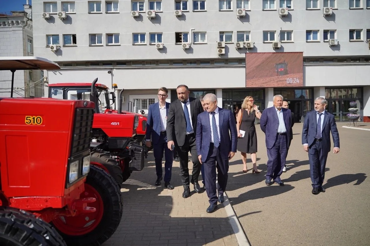 Ризван Газимагомедов и Шамиль Рамазанов посетили Минский тракторный завод