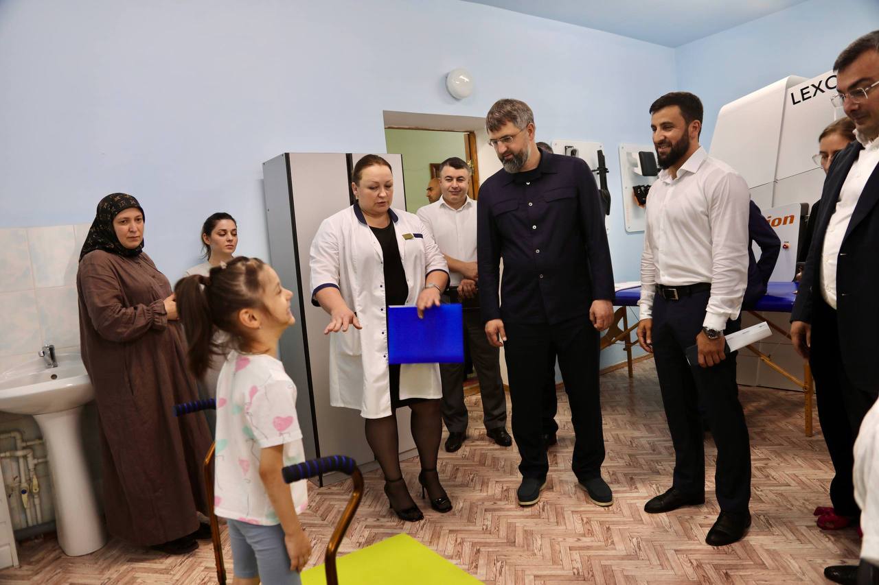 Магомед Рамазанов ознакомился с работой Реабилитационного центра для детей и подростков с ограниченными возможностями