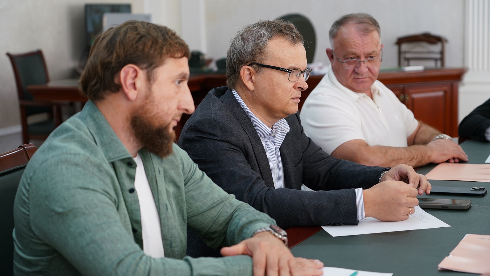 Зураб Куччаев провел встречу с руководителем ООО «Батыр-Бройлер» Аштаром Батыровым