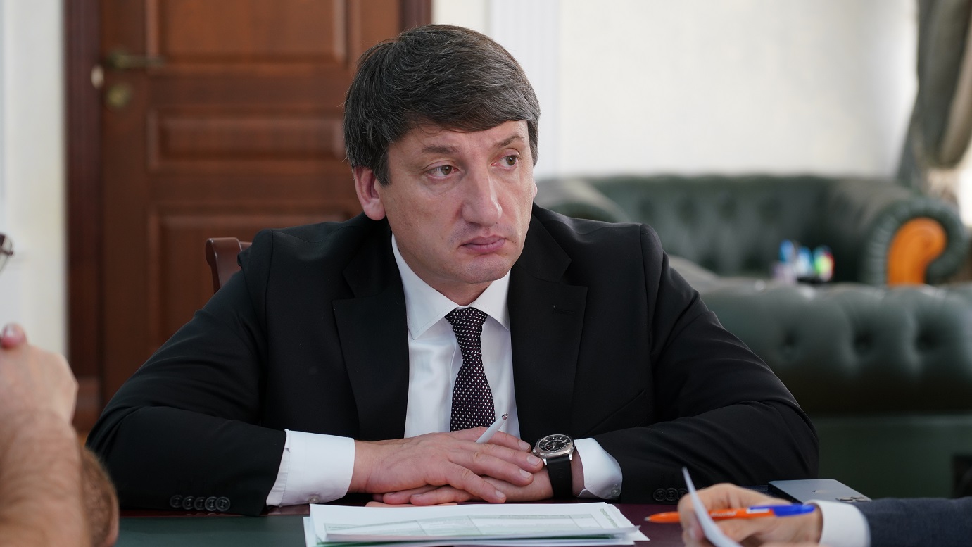 Зураб Куччаев провел встречу с руководителем ООО «Батыр-Бройлер» Аштаром Батыровым