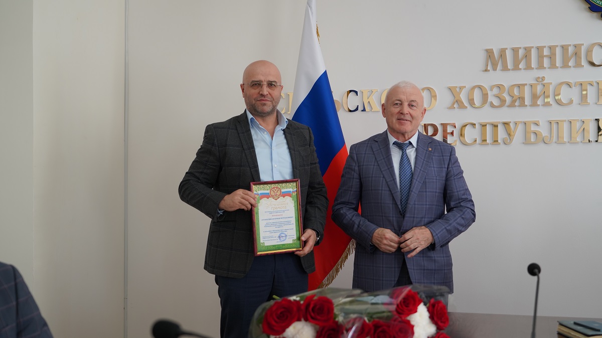 Зураб Куччаев поздравил коллектив Минсельхозпрода Дагестана с Днем работников сельского хозяйства и перерабатывающей промышленности