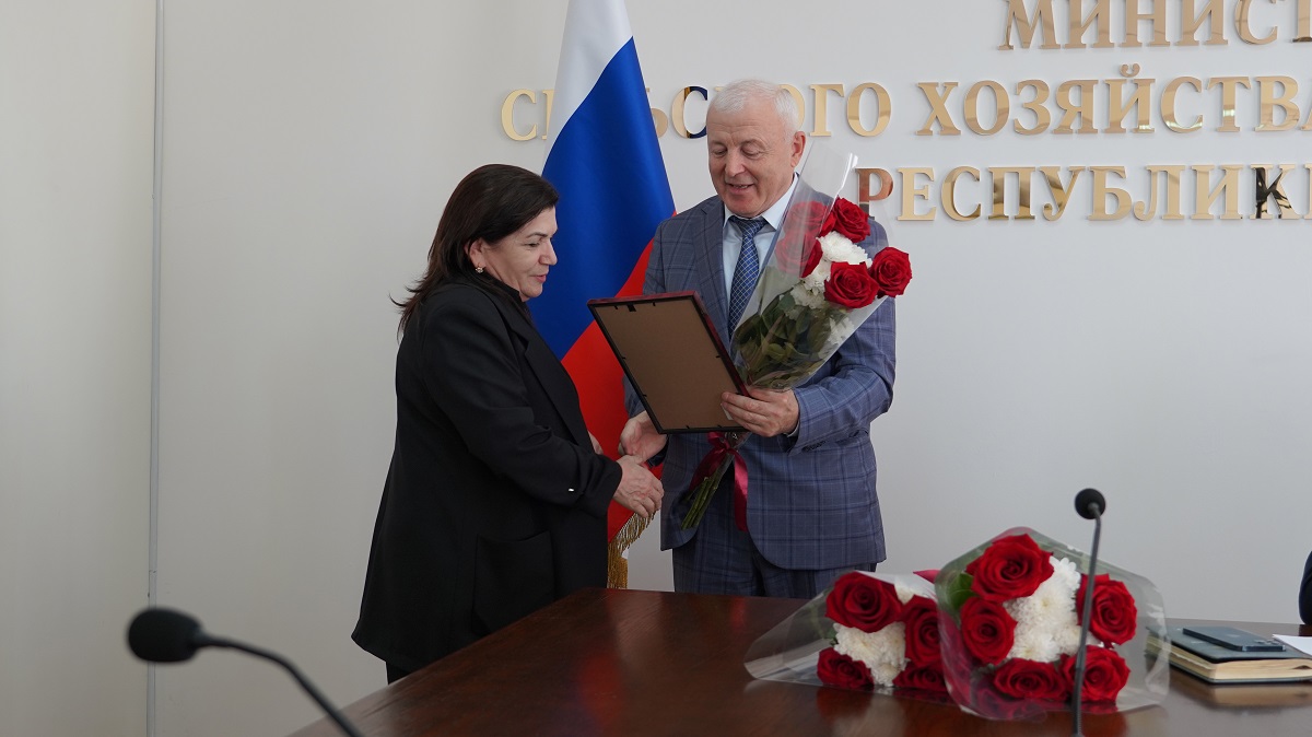 Зураб Куччаев поздравил коллектив Минсельхозпрода Дагестана с Днем работников сельского хозяйства и перерабатывающей промышленности