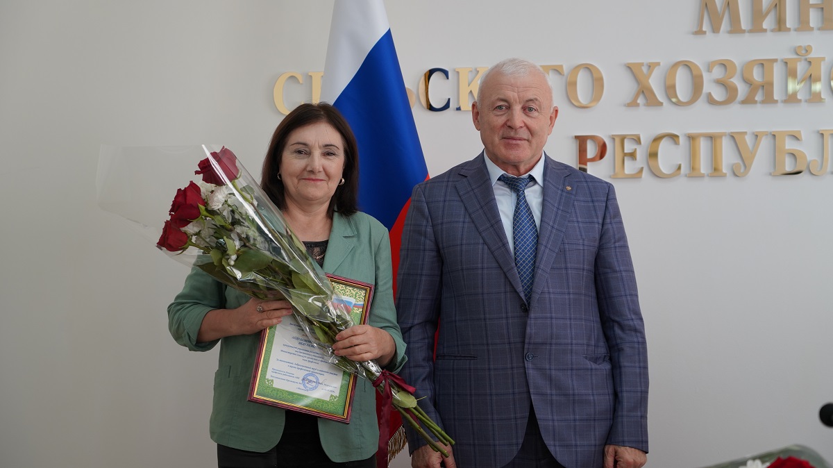 Зураб Куччаев поздравил коллектив Минсельхозпрода Дагестана с Днем работников сельского хозяйства и перерабатывающей промышленности