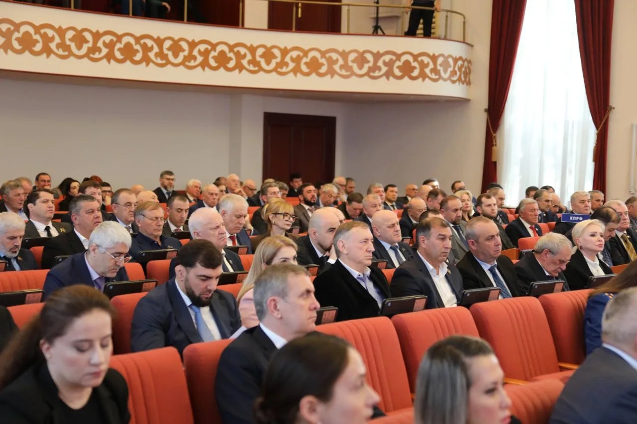 Шамиль Рамазанов принял участие в оглашении отчета Правительства Дагестана в Народном Собрании РД