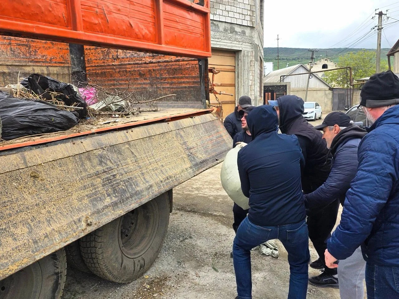 Коллектив Минсельхозпрода Дагестана принял участие в общереспубликанском субботнике