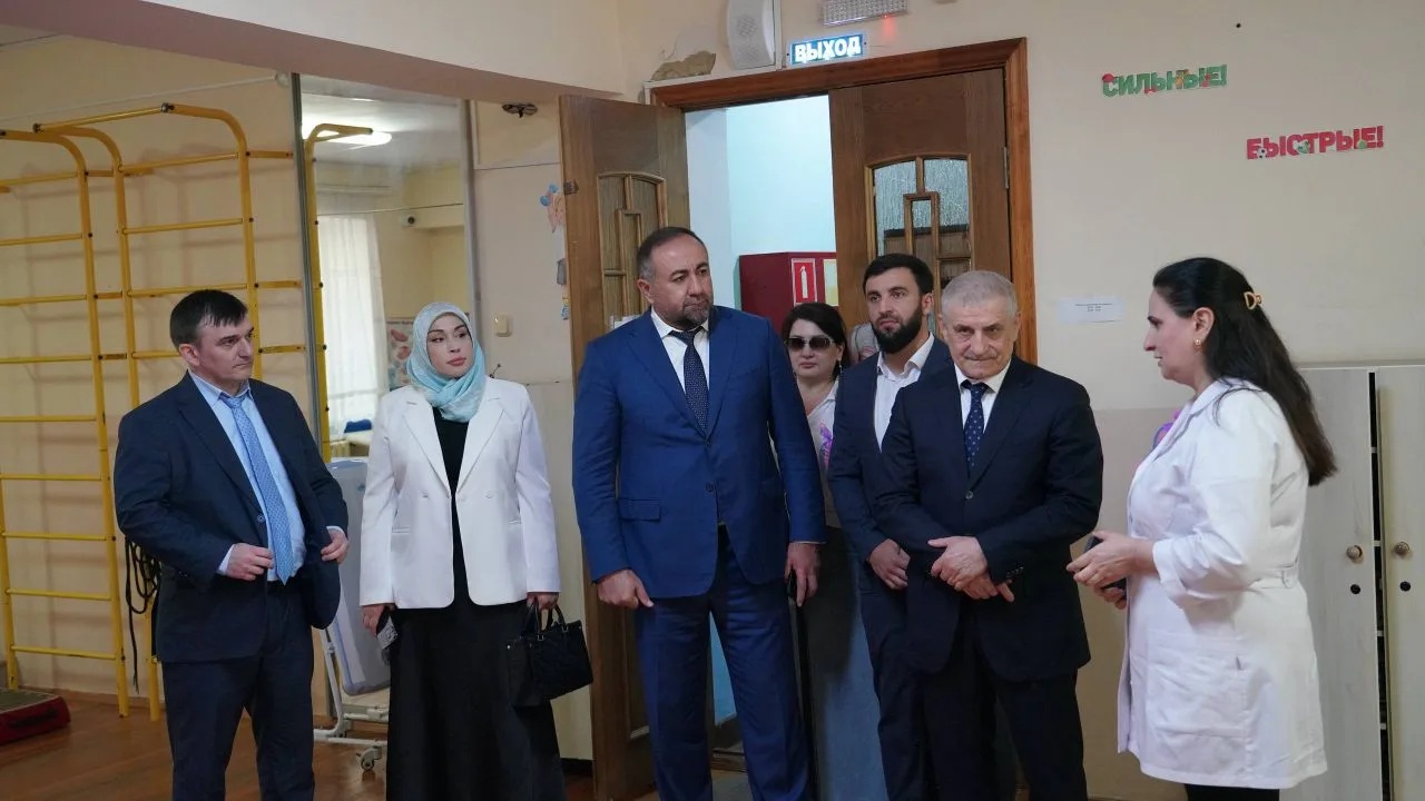 Ризван Газимагомедов и Шамиль Рамазанов поздравили воспитанников реабилитационного центра в Махачкале с Днем защиты детей