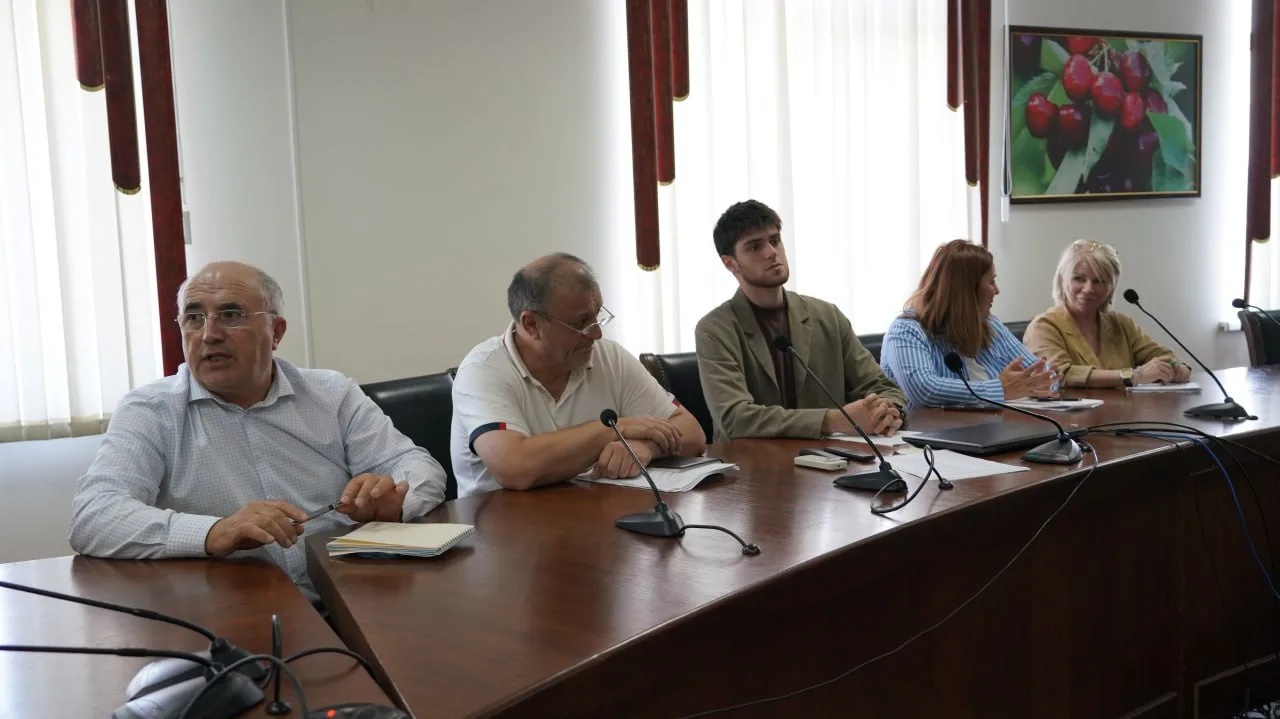 Иван Голуб провел совещание по вопросам участия в Едином дне голосования